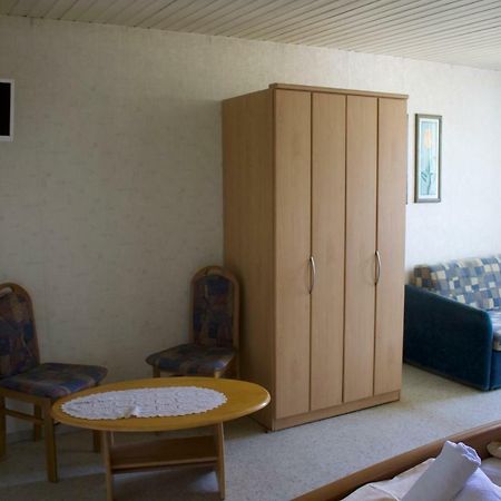 Groß-Zimmern Pension Goldene Mitte מראה חיצוני תמונה