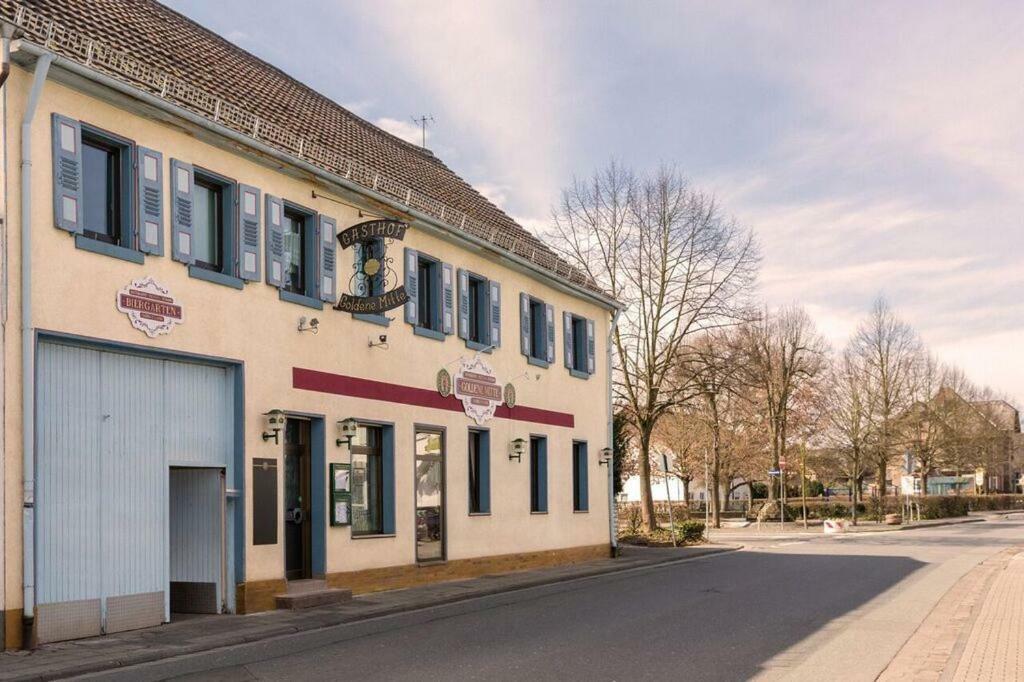Groß-Zimmern Pension Goldene Mitte מראה חיצוני תמונה
